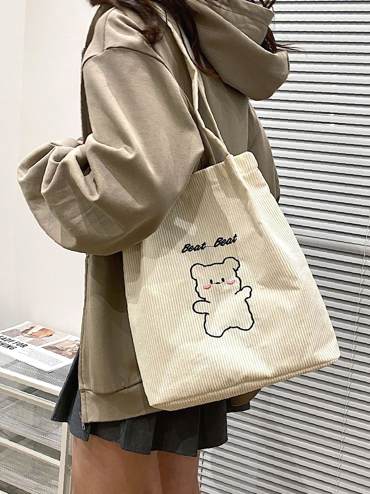 Soufree - Cartoon Bear Graphic Shoulder Tote Bag  - Women Tote Bags